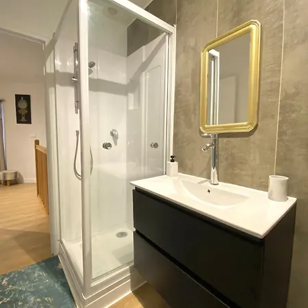 Holiday home Maison En Face Du Chateau-Musee Tournon-sur-Rhone